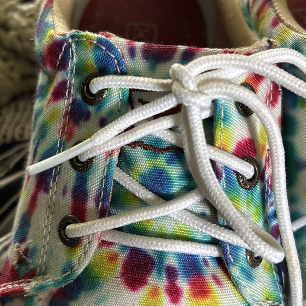 Twisted X Red and Blue Sneakers Vibrant Canvas Design  worn only a few times - Picture 2 of 6